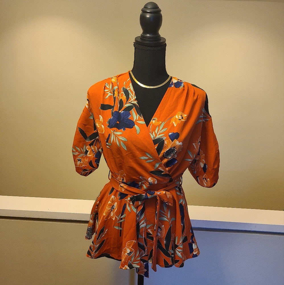🌟 Floral Wrap Tie Peplum Top Size Small